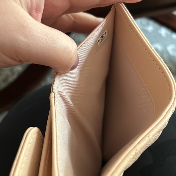 Chanel caviar medium flap wallet in light pink - Picture 7 of 8